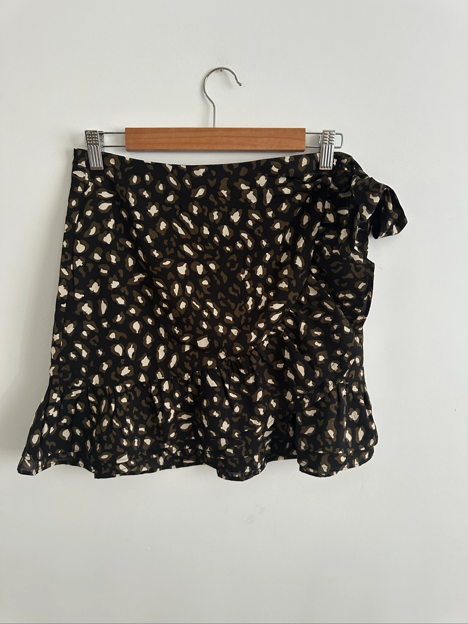 Minifalda cruzada leopardo Molly Bracken Talla S (Lazo y Volantes)